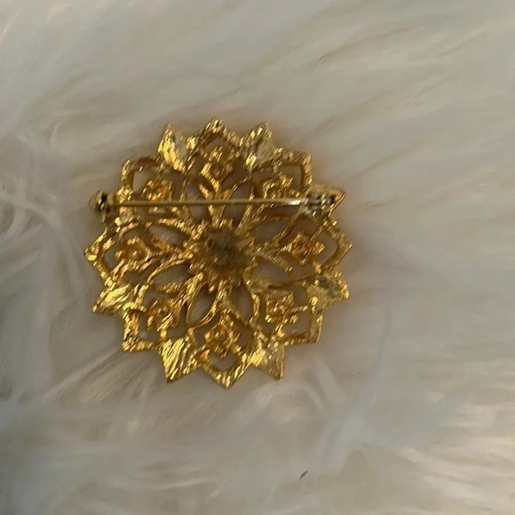 KMT gold vintage brooch pin flower - Picture 2 of 4